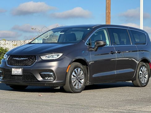 Used 2022 Chrysler Pacifica Touring-L image 8