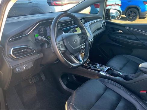 Used 2023 Chevrolet Bolt LT w/ Infotainment Package FWD image 4