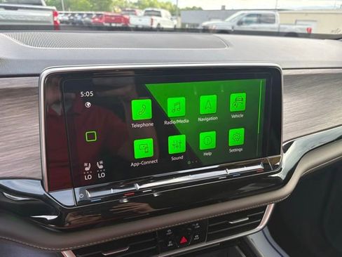 Used 2025 Volkswagen Atlas SEL AWD/4WD image 17
