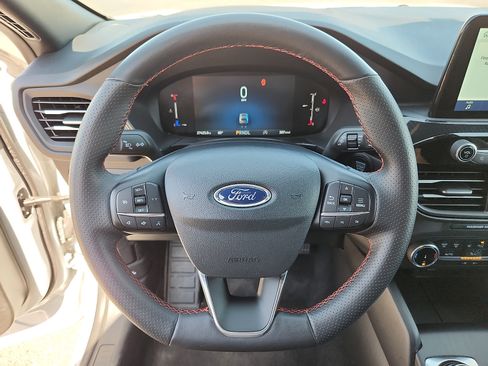 Used 2025 Ford Escape ST-Line AWD/4WD image 16