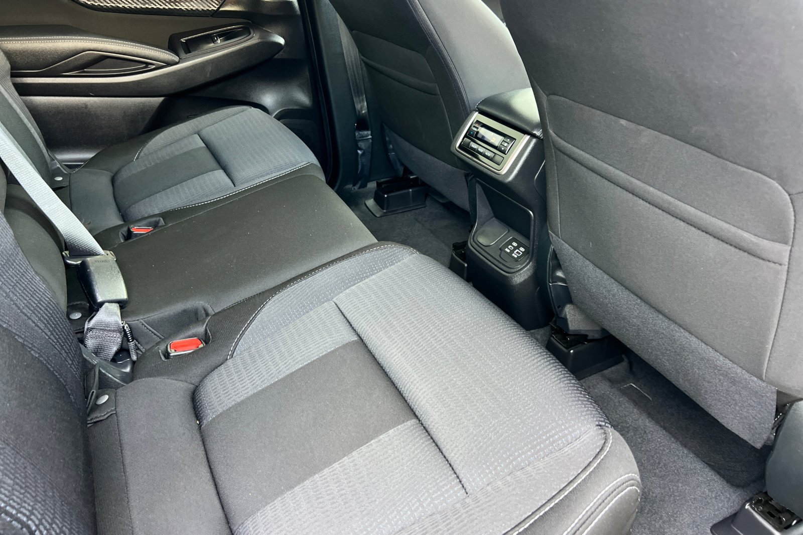 Used 2024 Subaru Ascent Premium w/ Convenience Package AWD/4WD image 19