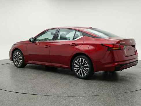 Used 2025 Nissan Altima 2.5 SV FWD image 6