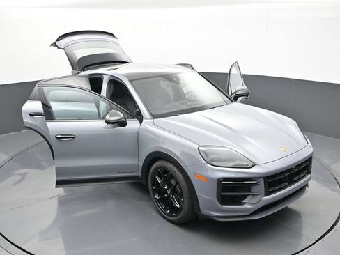 Certified 2024 Porsche Cayenne Turbo GT AWD/4WD image 33