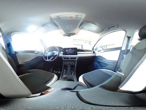 Used 2025 Volkswagen Taos SE image 51