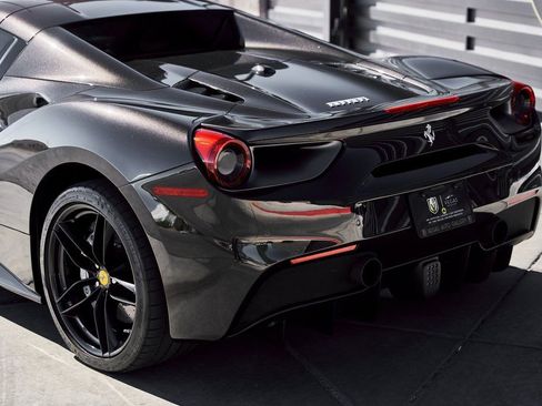 Used 2018 Ferrari 488 Spider image 11