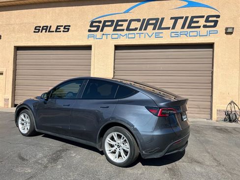 Used 2021 Tesla Model Y Long Range AWD/4WD image 31