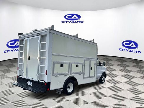 Used 2023 Ford E-350 and Econoline 350 Super Duty w/ Power Windows & Locks Group RWD image 4