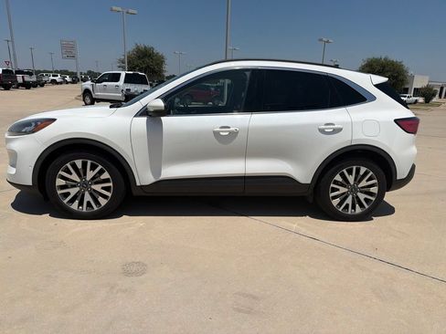Used 2020 Ford Escape Titanium w/ Titanium Premium Package 2.0 FWD image 2