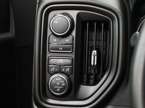 Used 2022 Chevrolet Silverado 2500 Custom w/ Custom Value Package image 19