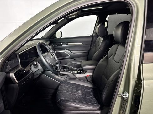 Certified 2025 Kia Telluride AWD image 12