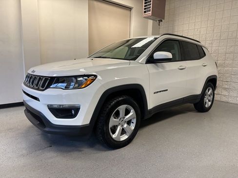 Used 2019 Jeep Compass Latitude w/ Popular Equipment Group AWD/4WD image 2