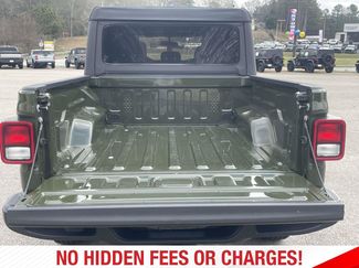 Used 2023 Jeep Gladiator Sport AWD/4WD video 2