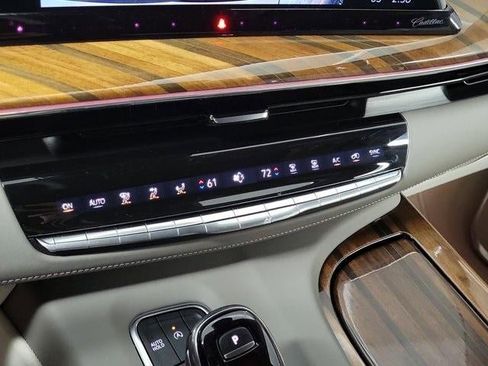 Certified 2024 Cadillac Escalade Premium Luxury Platinum image 22