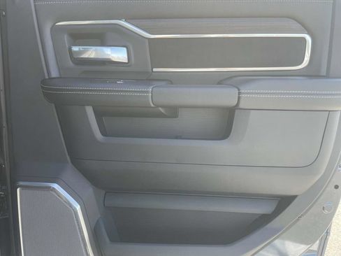 New 2026 RAM 2500 Laramie AWD/4WD image 18