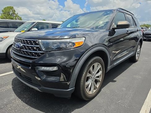 Used 2020 Ford Explorer XLT w/ Equipment Group 202A AWD/4WD image 4