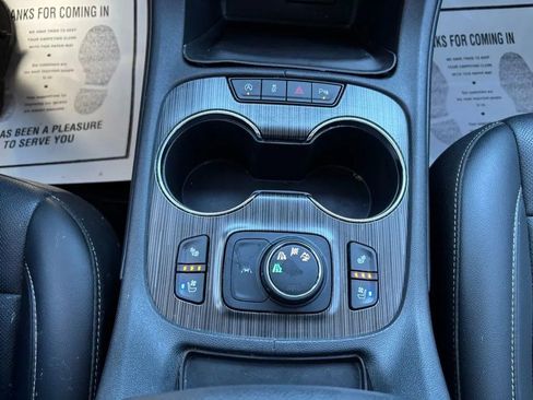 Used 2021 GMC Acadia SLT w/ Premium Package image 30