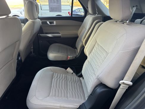 Used 2021 Ford Explorer XLT image 9