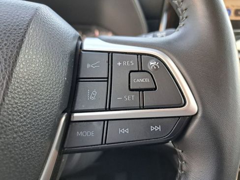 Used 2024 Toyota Highlander LE image 13