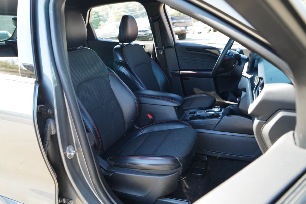 Used 2023 Ford Escape ST-Line w/ Tech Pack #1 AWD/4WD image 13