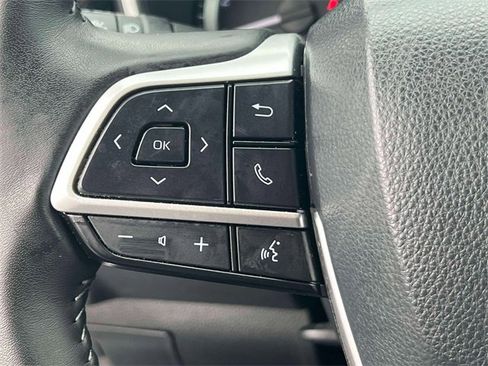 Used 2024 Toyota Highlander XSE image 25