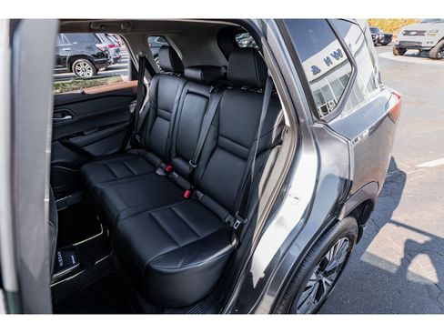 Used 2023 Nissan Rogue SV w/ SV Premium B Package image 23