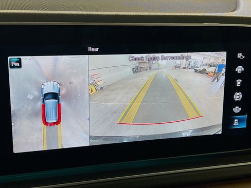 Used 2021 Mercedes-Benz GLE 350 4MATIC w/ Premium Package image 10