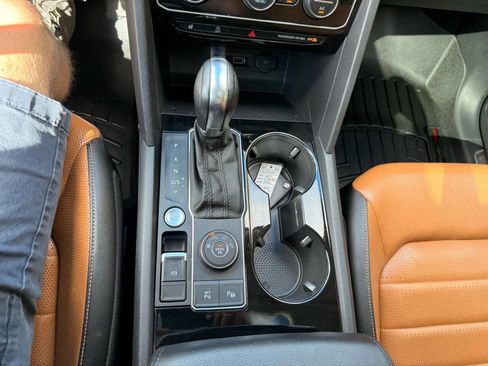 Used 2019 Volkswagen Atlas SEL Premium image 20