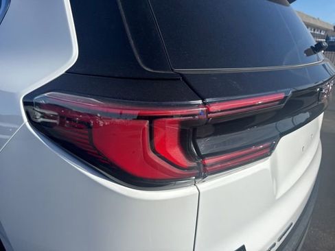 Used 2025 GMC Acadia Elevation image 25