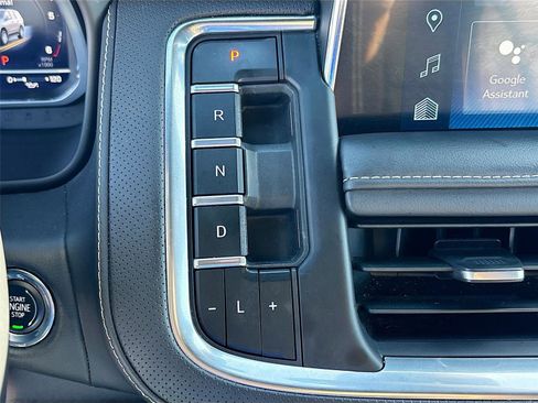 Used 2023 Chevrolet Suburban Premier image 19