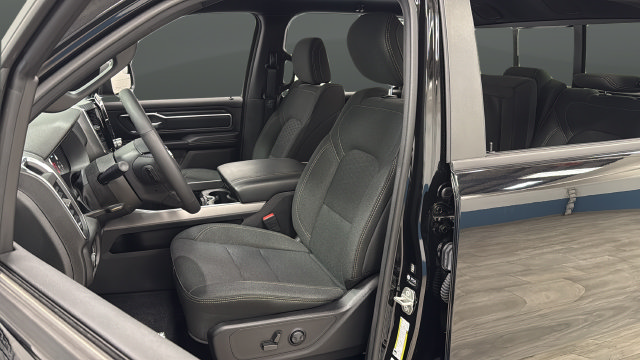 Used 2025 RAM 1500 Big Horn AWD/4WD image 9