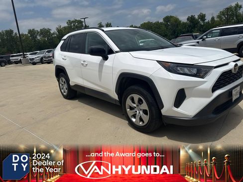 Used 2021 Toyota RAV4 LE AWD/4WD image 1
