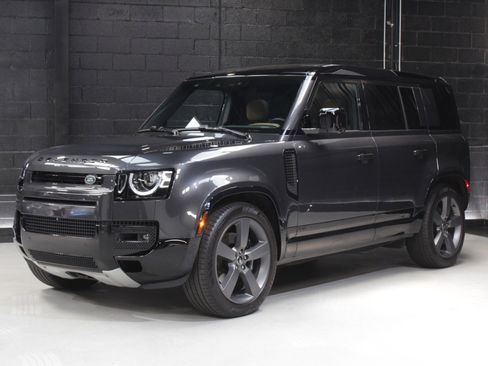 Used 2025 Land Rover Defender 110 V8 image 4