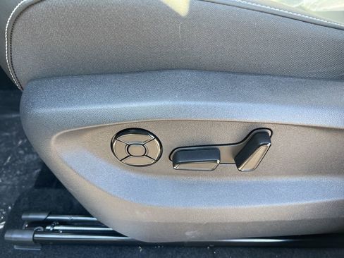 New 2026 Volkswagen Tiguan SE image 16