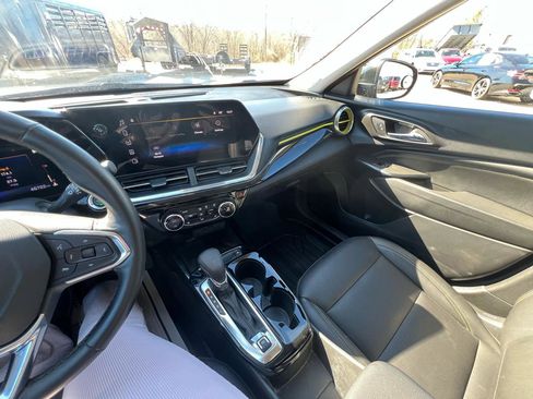 Used 2024 Chevrolet Trax ACTIV w/ Sunroof Package FWD image 24