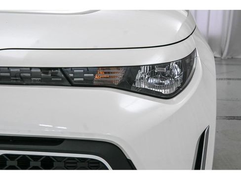 Used 2025 Kia Soul LX image 9