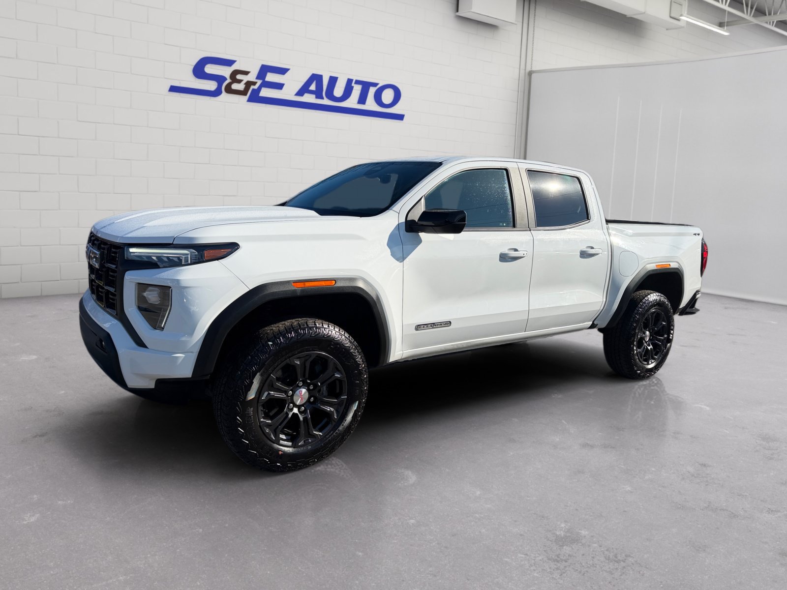 Used 2024 GMC Canyon Elevation w/ Convenience Package AWD/4WD image 1