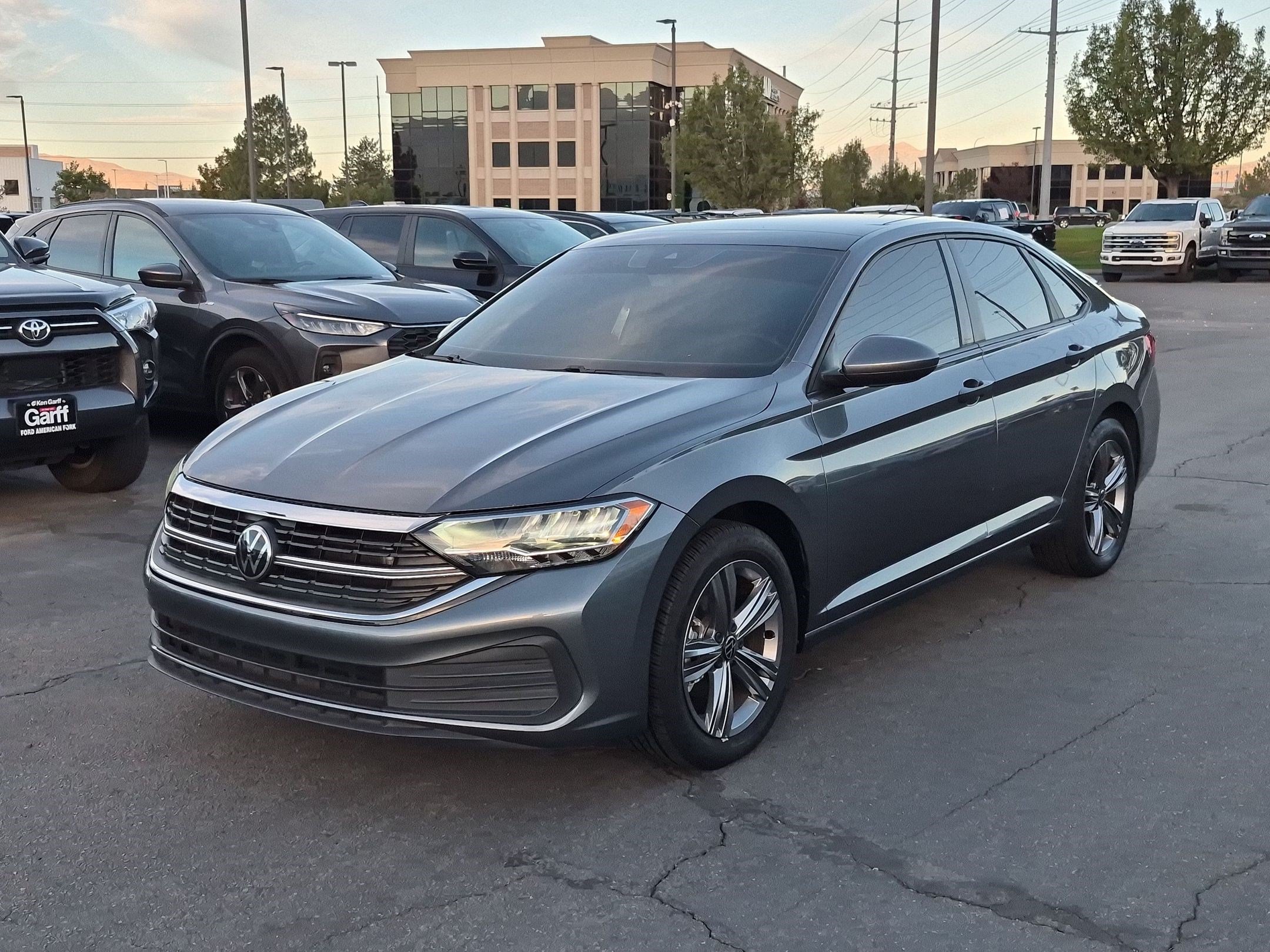 Used 2024 Volkswagen Jetta SE FWD image 11
