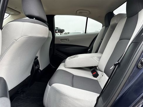 Used 2025 Toyota Corolla LE image 27