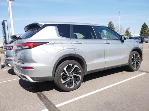 Used 2024 Mitsubishi Outlander 4WD Plug-In Hybrid image 5
