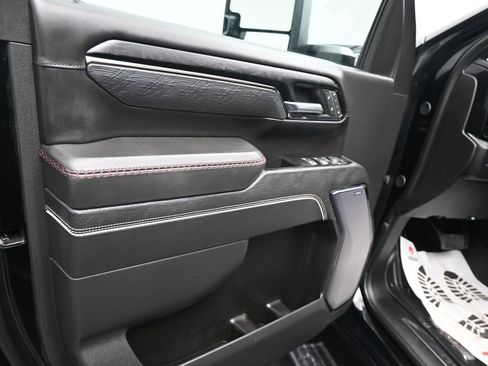 Used 2025 GMC Sierra 2500 AT4X image 16