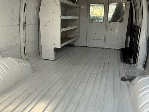 Used 2017 Chevrolet Express 3500 Extended image 9