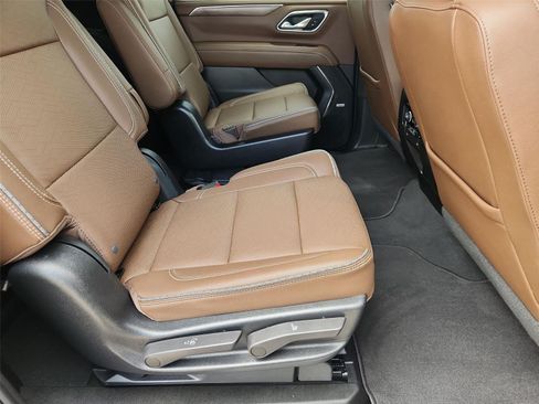 Used 2023 Chevrolet Suburban High Country AWD/4WD image 28