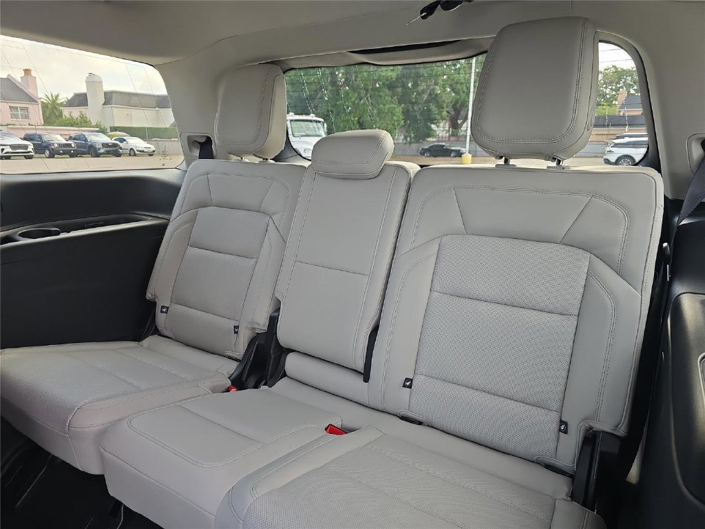 New 2026 Lincoln Navigator Premiere AWD/4WD image 11