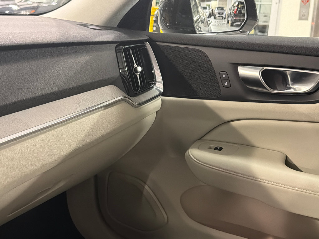 Certified 2025 Volvo V60 B5 Cross Country Plus AWD/4WD image 18