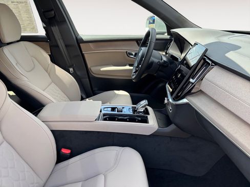 New 2026 Volvo XC90 B6 Plus w/ Protection Package Premier image 15