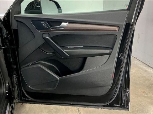 Used 2022 Audi Q5 e Premium w/ Convenience Package image 26