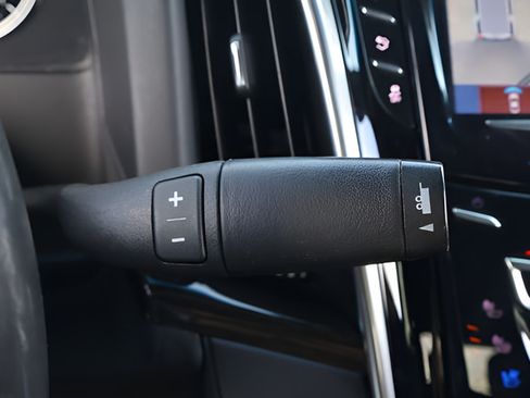 Used 2020 Cadillac Escalade Platinum AWD/4WD image 32