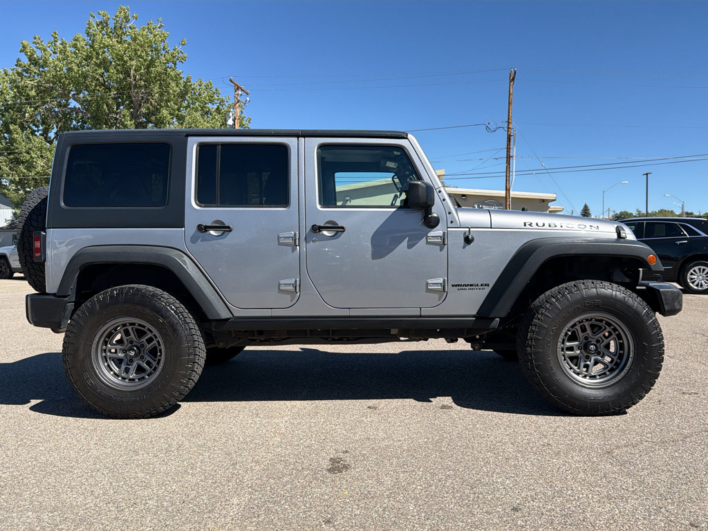 Used 2014 Jeep Wrangler Unlimited Rubicon w/ Max Tow Package AWD/4WD image 29