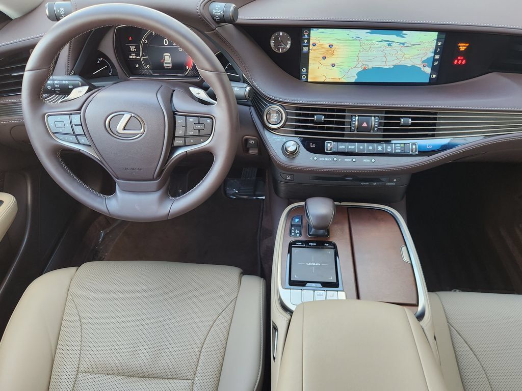 Used 2020 Lexus LS 500 w/ Accessory Package (Z2) RWD image 28