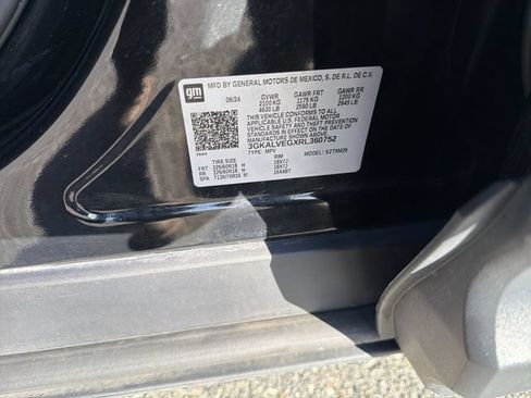 Used 2024 GMC Terrain SLT AWD/4WD image 35